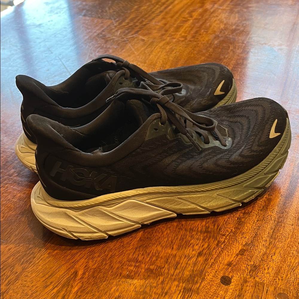 Hoka Arahi 6